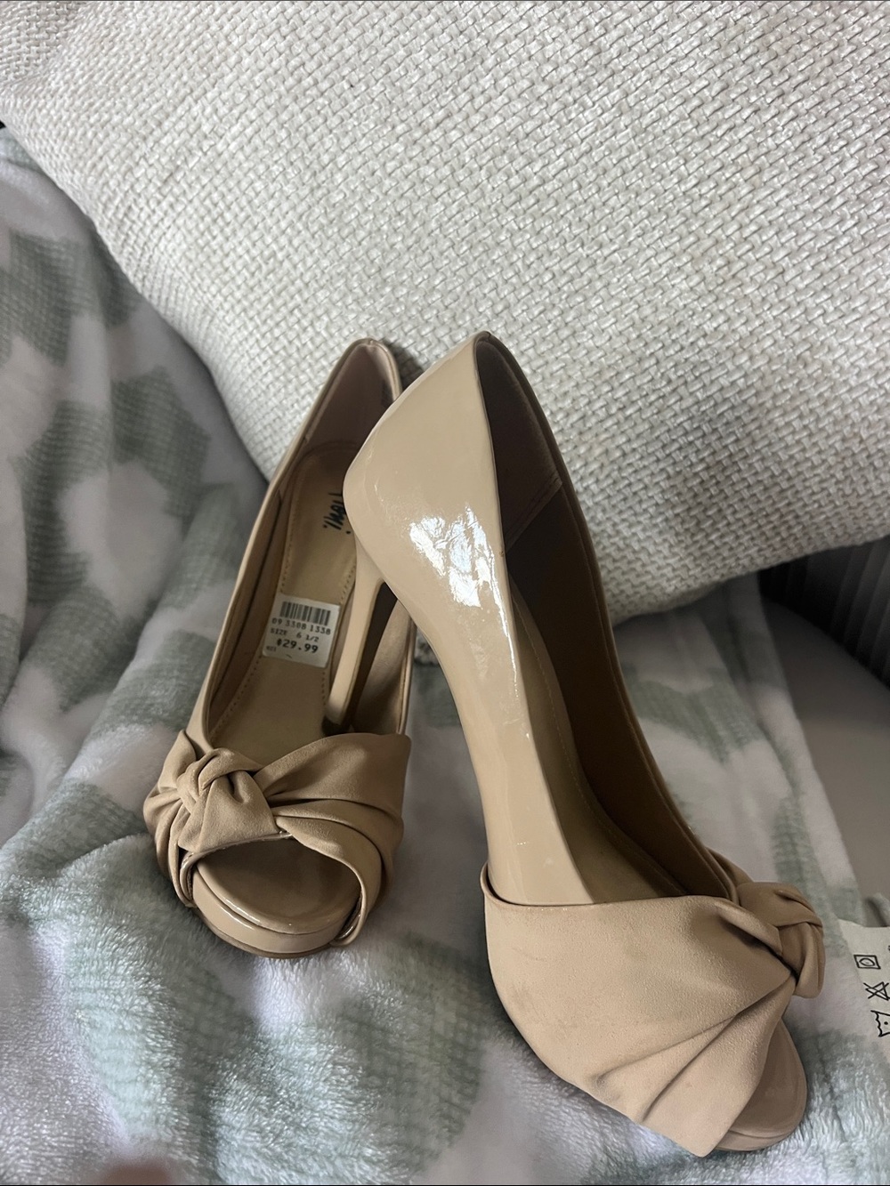 FIONI Clothing Nude Knotted Peep-Toe Patent High Heels